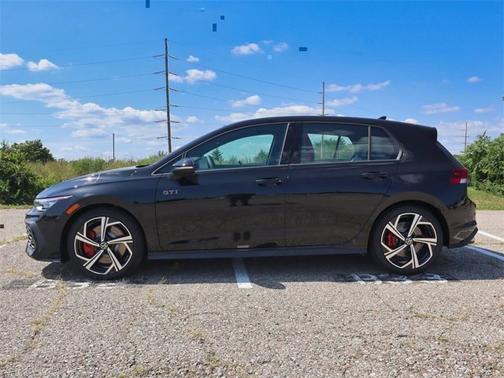 2025 Volkswagen Golf GTI SE