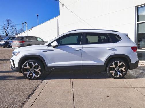 2023 Volkswagen Taos SEL