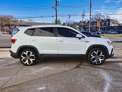 2023 Volkswagen Taos SEL