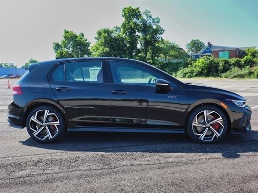 2025 Volkswagen Golf GTI SE