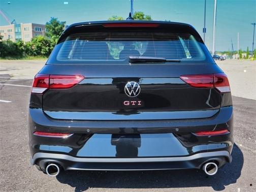 2025 Volkswagen Golf GTI SE