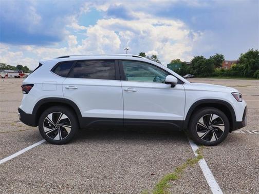 2025 Volkswagen Taos SE