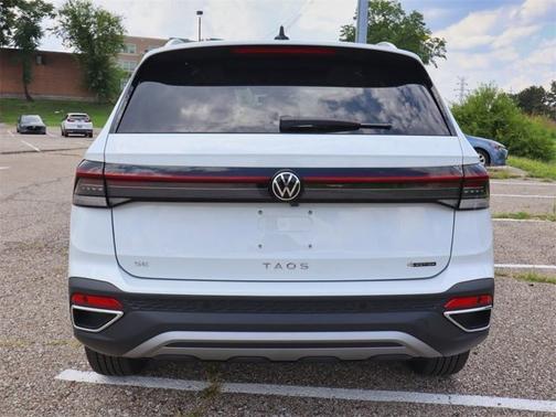 2025 Volkswagen Taos SE