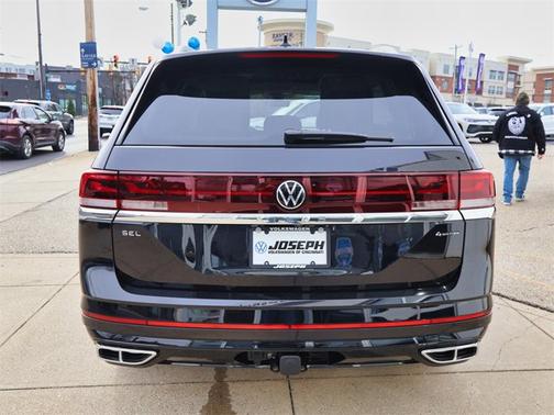 2026 Volkswagen Atlas 2.0T SEL Premium R-Line