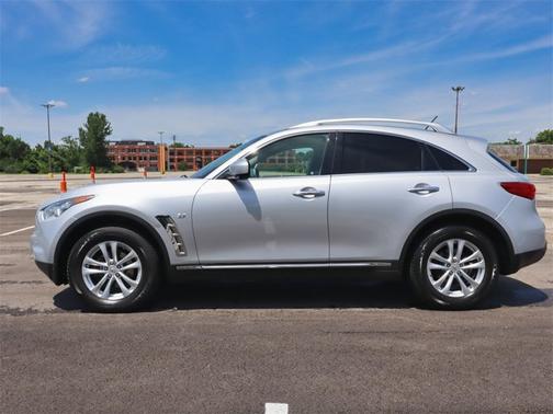 2017 INFINITI QX70 Base