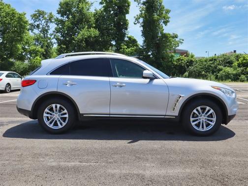 2017 INFINITI QX70 Base