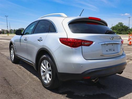 2017 INFINITI QX70 Base