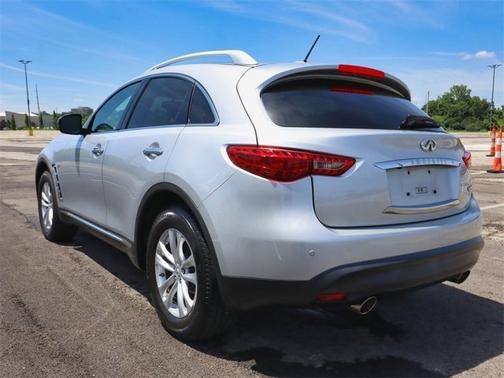 2017 INFINITI QX70 Base
