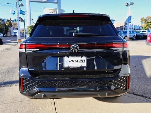 2026 Volkswagen Tiguan SE R-Line Black