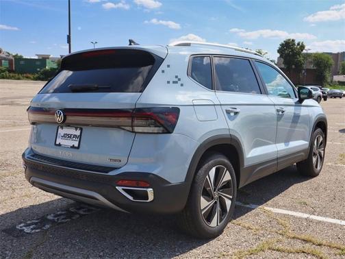 2025 Volkswagen Taos SE