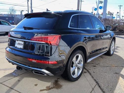 Mythos Black Metallic 2023 Audi Q5 S line Premium Plus