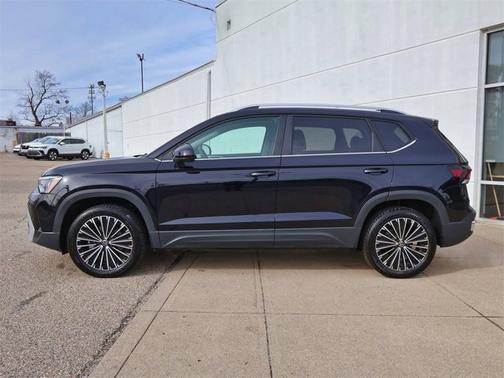 2025 Volkswagen Taos SE