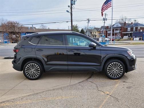 2025 Volkswagen Taos SE