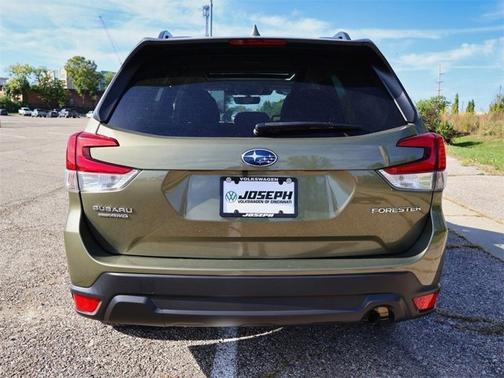2022 Subaru Forester Premium
