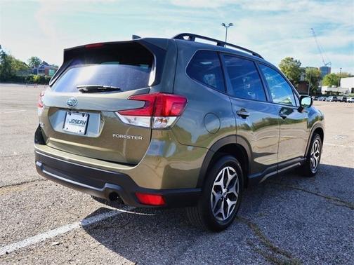 2022 Subaru Forester Premium