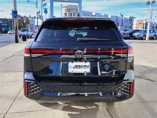 2026 Volkswagen Tiguan SE R-Line Black