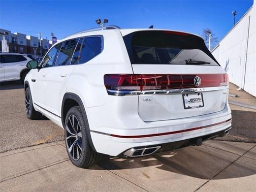 2026 Volkswagen Atlas 2.0T SEL Premium R-Line