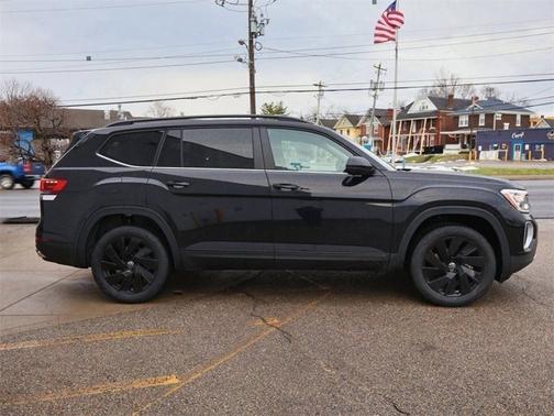 Deep Black 2026 Volkswagen Atlas 2.0T SE w/Technology