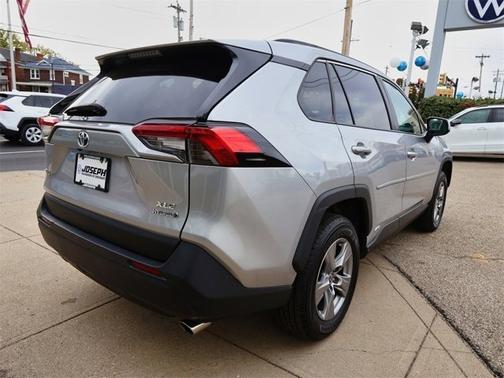 2022 Toyota RAV4 Hybrid XLE