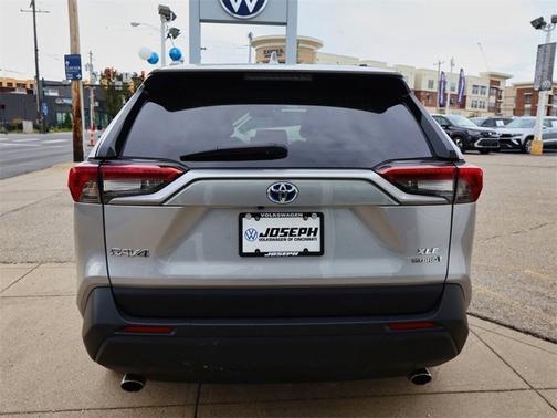 2022 Toyota RAV4 Hybrid XLE