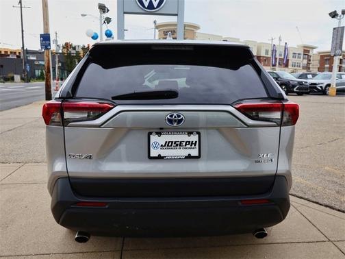 2022 Toyota RAV4 Hybrid XLE