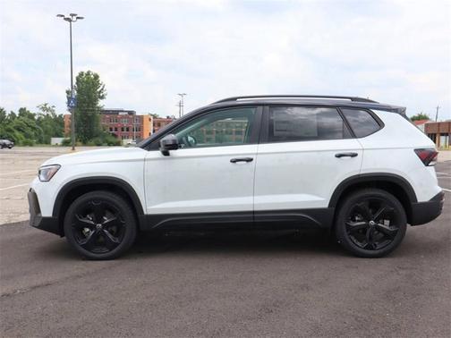 2025 Volkswagen Taos SE Black