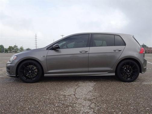 2017 Volkswagen Golf R DCC & Navigation 4Motion