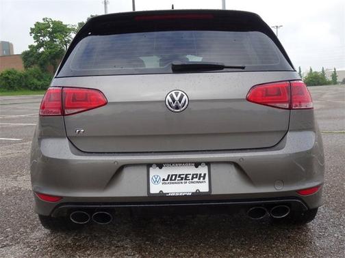 2017 Volkswagen Golf R DCC & Navigation 4Motion