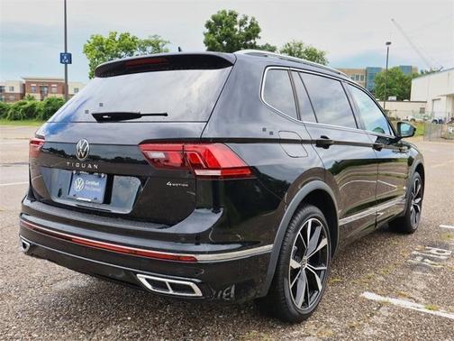 2024 Volkswagen Tiguan SEL R-Line
