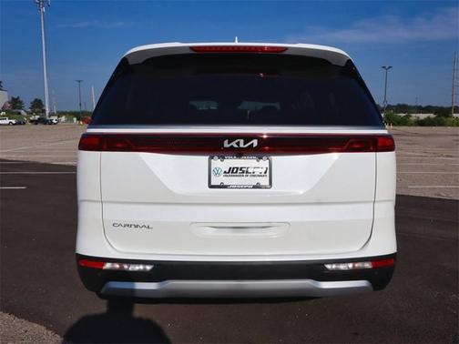 2024 Kia Carnival EX
