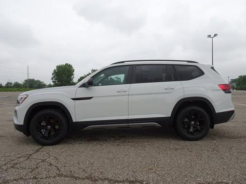 2025 Volkswagen Atlas 2.0T Peak Edition