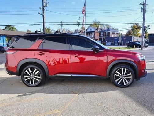 2023 Nissan Pathfinder Platinum