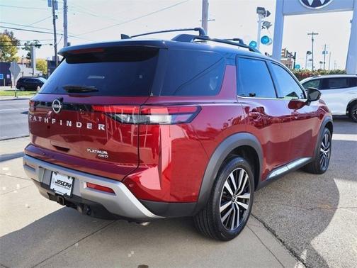 2023 Nissan Pathfinder Platinum