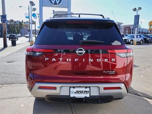2023 Nissan Pathfinder Platinum
