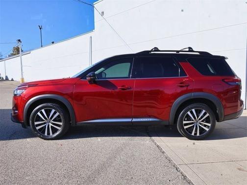 2023 Nissan Pathfinder Platinum