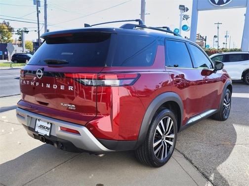 2023 Nissan Pathfinder Platinum
