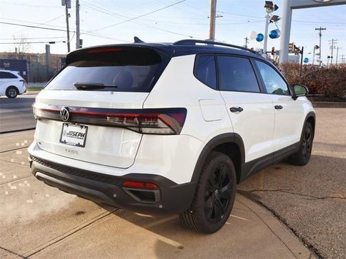 2026 Volkswagen Taos SE Black