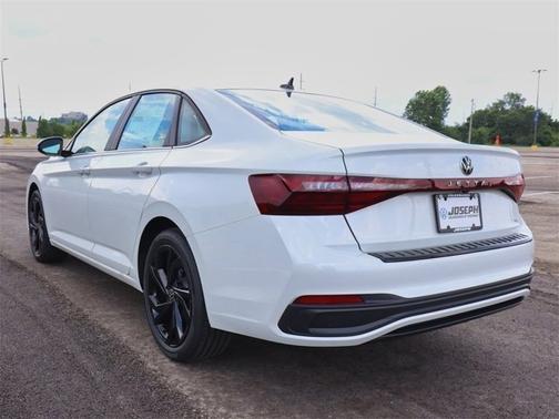2025 Volkswagen Jetta SE