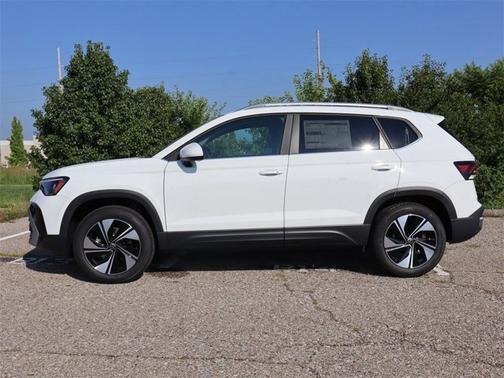 2025 Volkswagen Taos SE