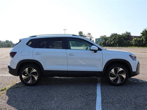 2025 Volkswagen Taos SE