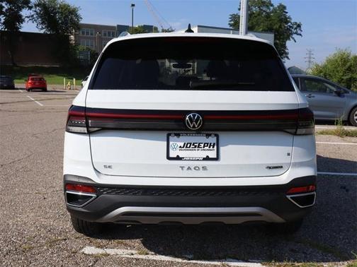 2025 Volkswagen Taos SE