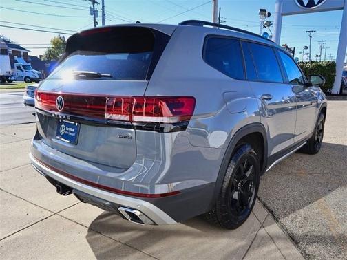 2025 Volkswagen Atlas 2.0T Peak Edition