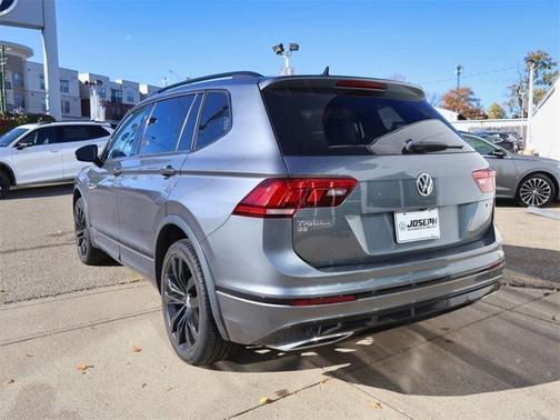 2021 Volkswagen Tiguan 2.0T SE R-Line Black