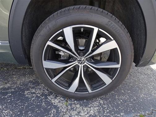 2025 Volkswagen Atlas 2.0T SEL Premium R-Line