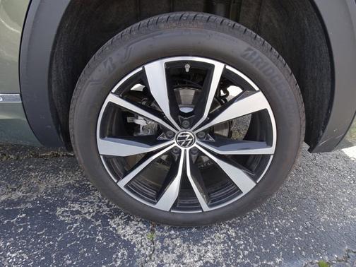 2025 Volkswagen Atlas 2.0T SEL Premium R-Line