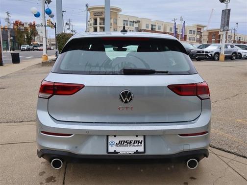 2026 Volkswagen Golf GTI Autobahn