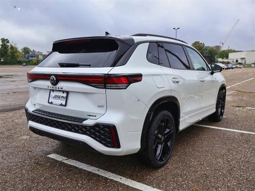 2025 Volkswagen Tiguan SE R-Line Black