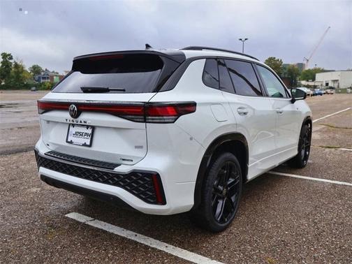 2025 Volkswagen Tiguan SE R-Line Black