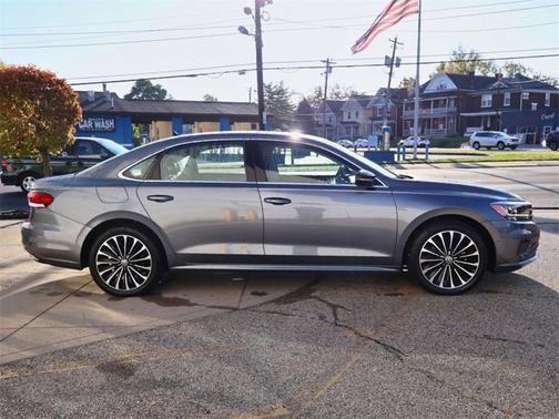 2022 Volkswagen Passat 2.0T Limited Edition