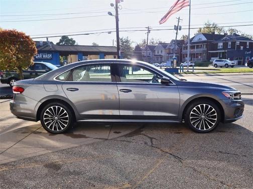 2022 Volkswagen Passat 2.0T Limited Edition